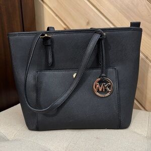 Michael Kors Jet Set Medium Snap Pocket Leather Tote - Black